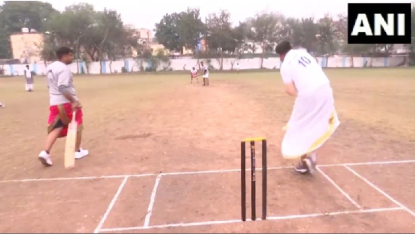 Cricket in dhoti kurta (1)