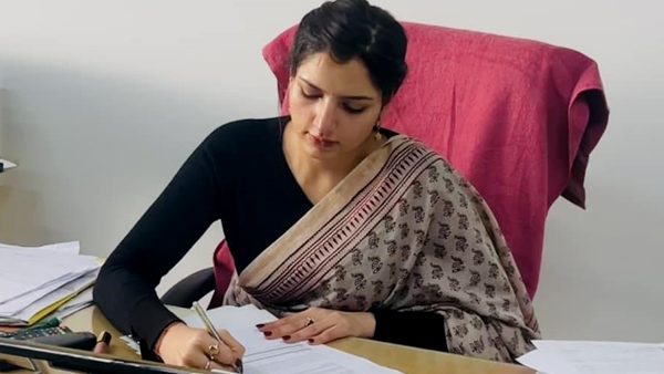 IAS Pari Bishnoi UPSC Journey IAS Pari Bishnoi UPSC Journey