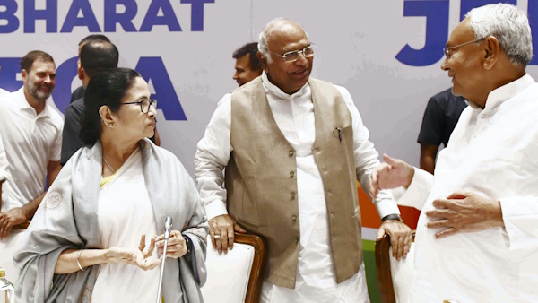 Congress is trying uniting the INDIA alliance, Mallikarjun Kharge Reaches Out to Mamata Banerjee