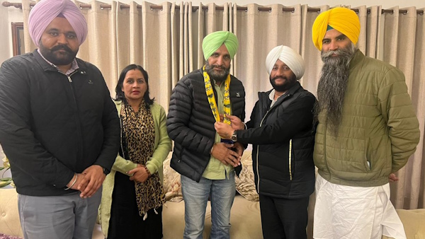 पंजाब: AAP में शामिल हुए BJP पार्षद गुरुचरण सिंह काला