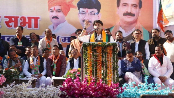 Scindia reprimanded Guna Collector SP