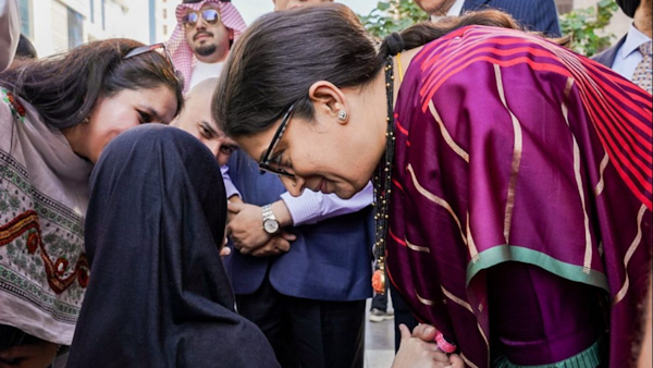 Smriti Irani visits Madinah without Headgear