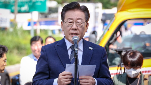 South Korea main opposition leader stabbed