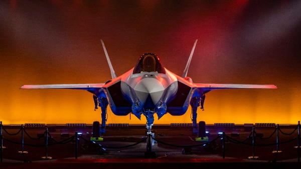 US Vs China Stealth Aircraft Race