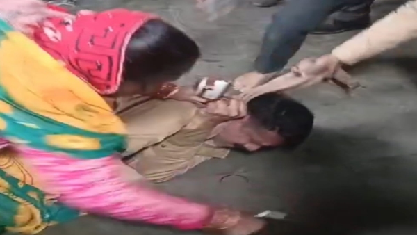 GRP head constable Ravindra Bina beaten by man at railway station, video goes viral