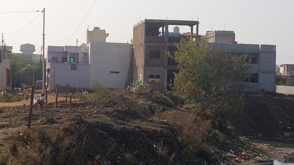 Illegal colony is being openly destroyed in Ayodhya Nagar Aredi, Krishna Dham, Sant Thoumas.
