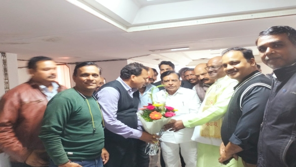 Madhya Pradeshs first Rajak Kalyan Board Chairman Mahesh Dhalia assumes charge