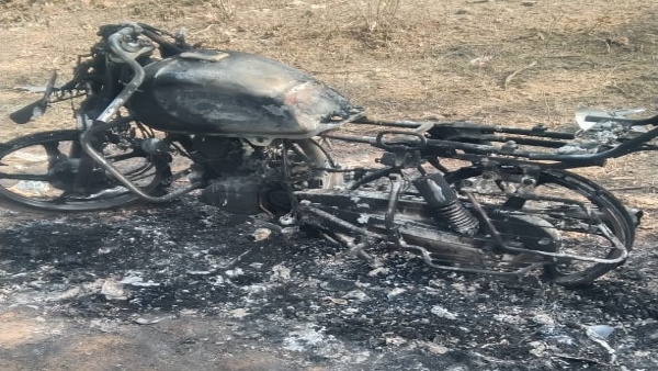 25 to 30 people attacked the forest department, pelted stones, snatched bike and set it on fire