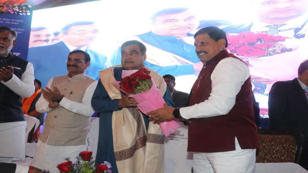 Union Minister Nitin Gadkari dedicated 15 roads costing Rs 8038 crore in madhya pradesh