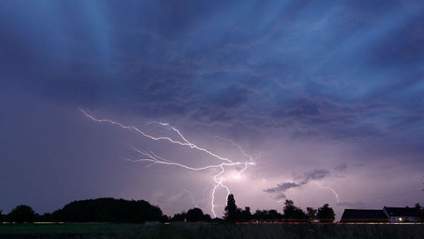 Weather Update: आज इन राज्यों में गरज के साथ होगी बारिश