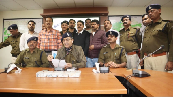 Chilli powder merchant looted in eyes,