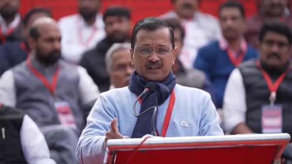 Delhi CM Kejriwal in Pinarai Protest