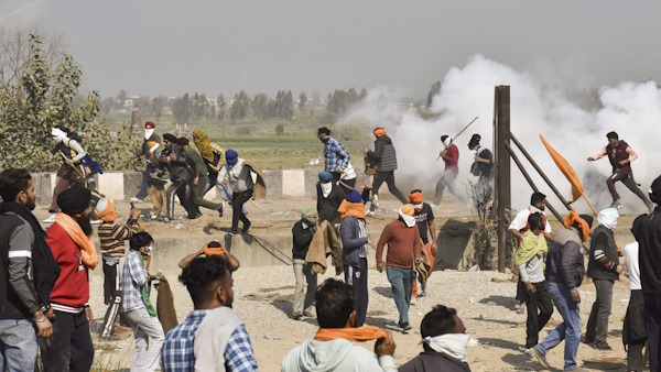 Kisan Andolan Why are poor farmers missing in the tractor demonstration of rich farmers?