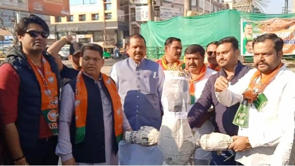 Gwalior BJP burnt effigy of Rahul Gandhi,