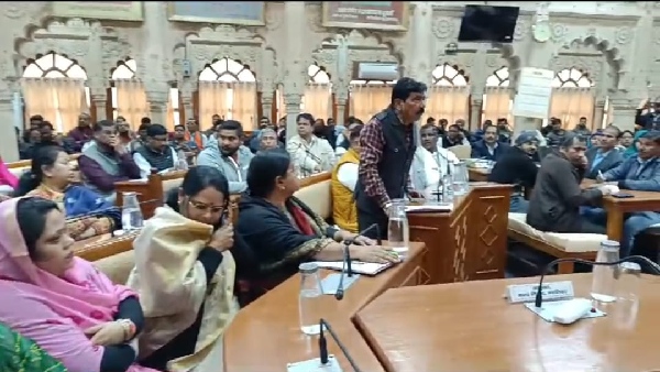 Gwalior Corporation Council meeting uproar