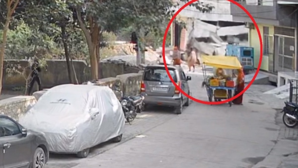 chowkidar-jagdish-died-after-being-buried-under-a-collapsed-house-in-kota-rajasthan-cctv-footage-o