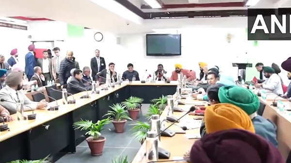 किसान संगठनों की सरकार के साथ चौथे दौर की बातचीत जारी