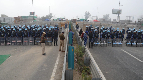 किसानों का दिल्ली चलो मार्च स्थगित, खुले सिंघू-टीकरी बॉर्डर