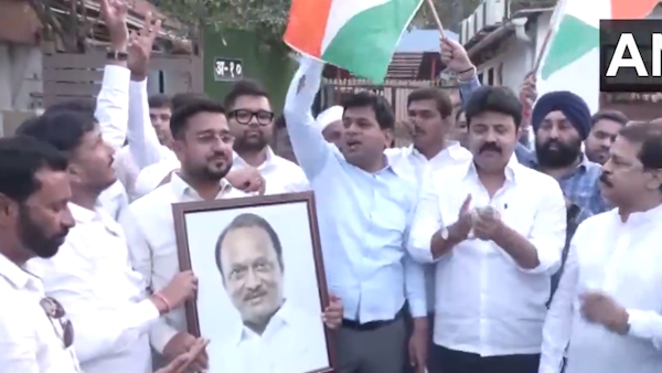 अजीत पवार गुट ही असली NCP: कार्यकर्ताओं ने मनाया जश्न