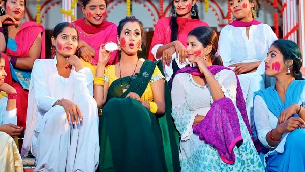 Goldie Yadav played Holi with Nikita Bhardwaj, showed great style in the song Devra Ke Rang