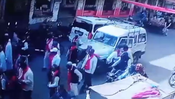 car-driver-suffered-a-heart-attack-in-degana-nagaur-rajasthan-uncontrolled-car-crushed-devotees-w