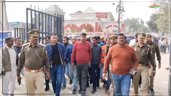 up-police-exam-2024-17-solvers-caught-before-the-exam-pariksha-prashna-patra-answer up-police-exam-2024-17-solvers-caught-before-the-exam-pariksha-prashna-patra-answer