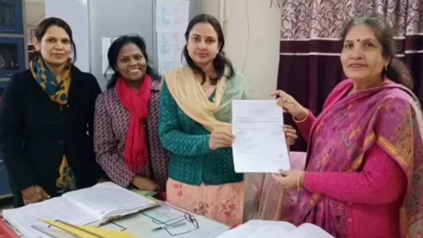 Delhi Teacher Success Story in Hindi