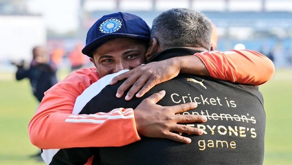 sarfaraz khan with father naushad khan