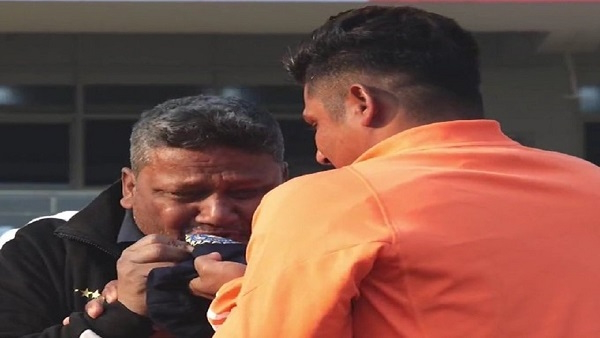 sarfaraz khan with father naushad 