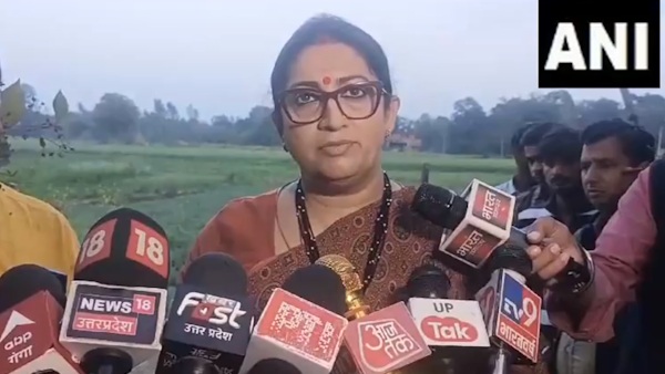 हम तो चाहते हैं अमेठी से चुनाव लड़ें राहुल गांधी: स्मृति