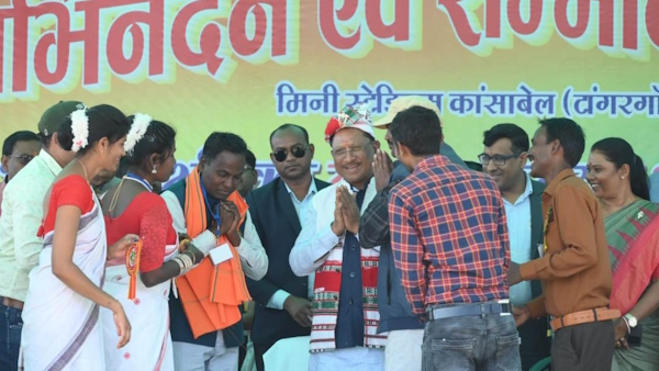 सफाई कर्मचारी के अभिनंदन समारोह में शामिल हुए CM विष्णु देव