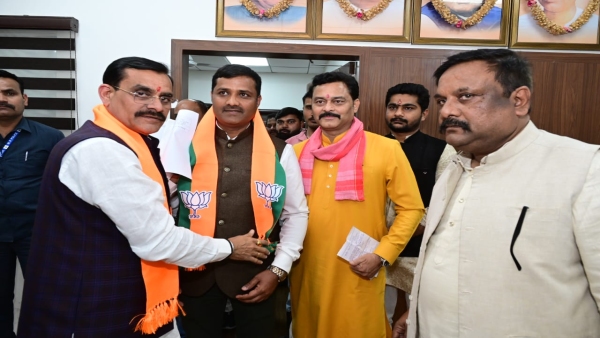 ashok nagar Congress leaders Ajay Singh Yadav, Bai Saheb, Ekta Thakur and Sujit Dwivedi joined BJP
