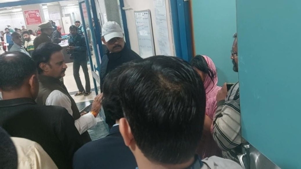 Harda firecracker factory incident: Victim woman starts crying Deputy CM Rajendra Shukla in AIIMS