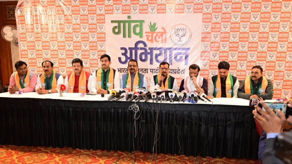 Vishnudatt Sharma discussed with journalists about Gaon Chalo campaign in Gwalior.