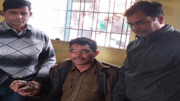Chhola police sub-inspector Santosh Dangi arrest red handed while taking bribe of ₹ 10000