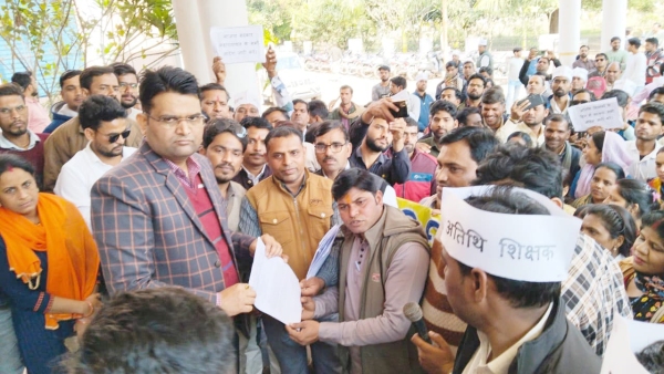 Guest teachers took out rallies in all districts and reminded government of its promise Guest teachers took out rallies in all districts and reminded government of its promise