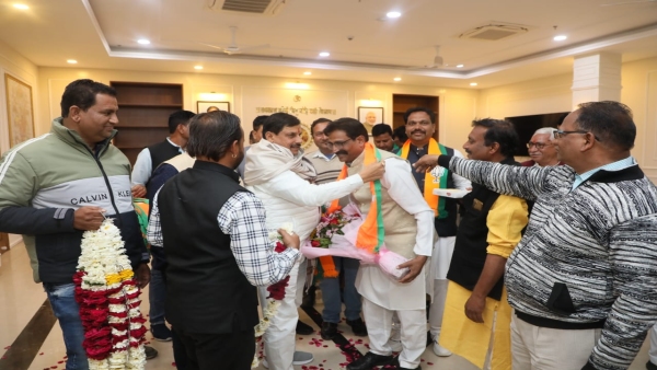 Congress got blow in Ujjain too, more than half dozen leaders joined BJP in front of CM Mohan Yadav.