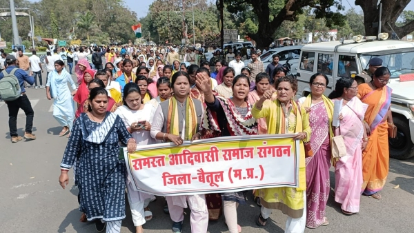 Tribals showed strength, Betul bandh successful, protest against beating of youth asish parte