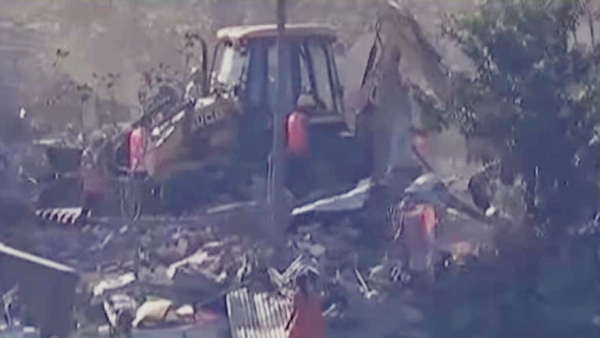 Bulldozer runs on slum in front of Hotel Taj major action against encroachment after NGT instructions