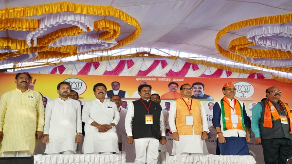 Shivraj Singh Chauhan targeted Rahul Gandhi and Kharge in Karnatakas Kalaburagi, Bidar Lok Sabha Shivraj Singh Chauhan targeted Rahul Gandhi and Kharge in Karnatakas Kalaburagi, Bidar Lok Sabha