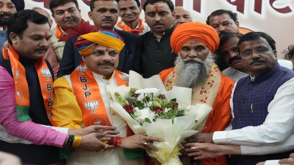 Mohan Yadav honored Rajya Sabha MP Balayogi Umeshnath Maharaj at party office in mp 