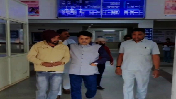 Minister Narendra Shivaji Patel conducted surprise inspection of government and private hospitals