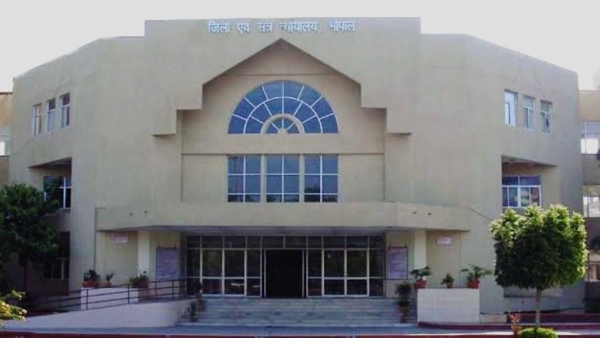 Woman files fake birth certificate in family court to get children from husband in Kohefiza Shahpura