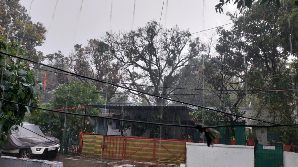 Weather suddenly changed in the capital, heavy rain accompanied by strong storm