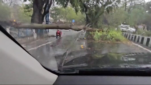 Weather suddenly changed in the capital, heavy rain accompanied by strong storm