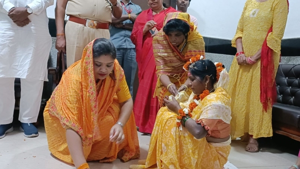 betul Unique marriage of only female porter at railway station, RPF and social workers bore expenses betul Unique marriage of only female porter at railway station, RPF and social workers bore expenses