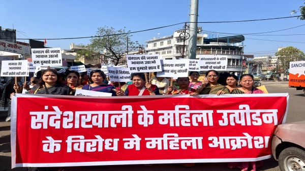 Women of MP came out to protest against Sandeshkhali incident, submitted memorandum to the Governor