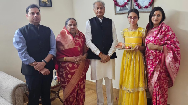Vaibhav Gehlot wife with Family