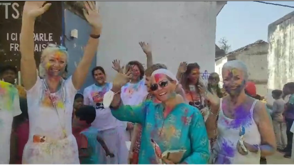 Foreign tourists played Holi in Khajuraho