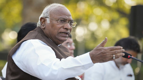 Kharge targets PM Modi for lectoral Bond